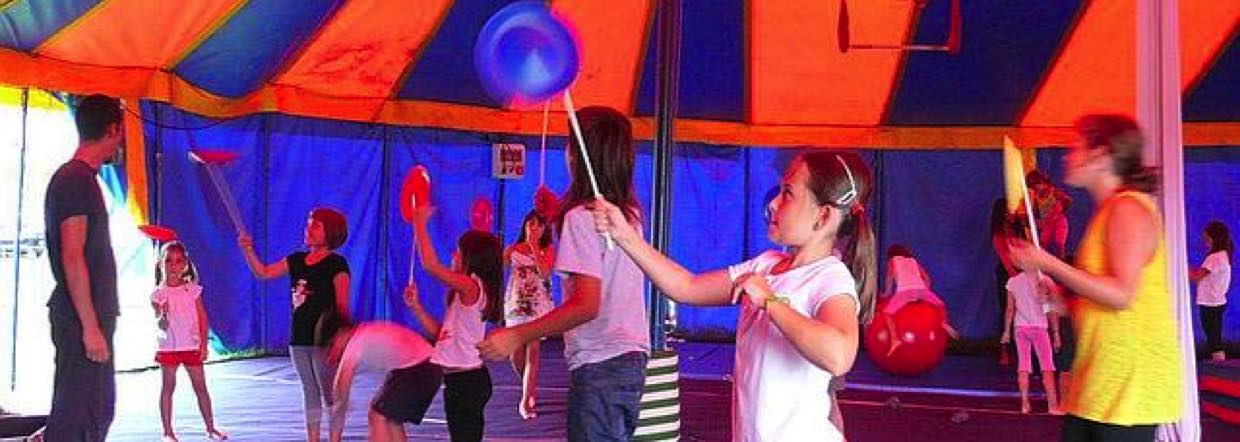 Imagen de niños jugando en la Escuela de circo de Alpha Circus